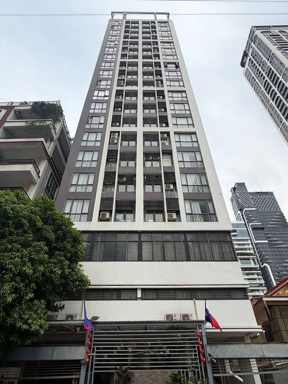 金边 BKK1 公寓专项突击清查 一举牵出人口贩运、电诈、非法居留三类案件