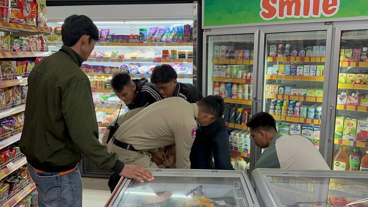 金边一中国男子便利店打砸闹事 暴力拒捕咬伤两名警员