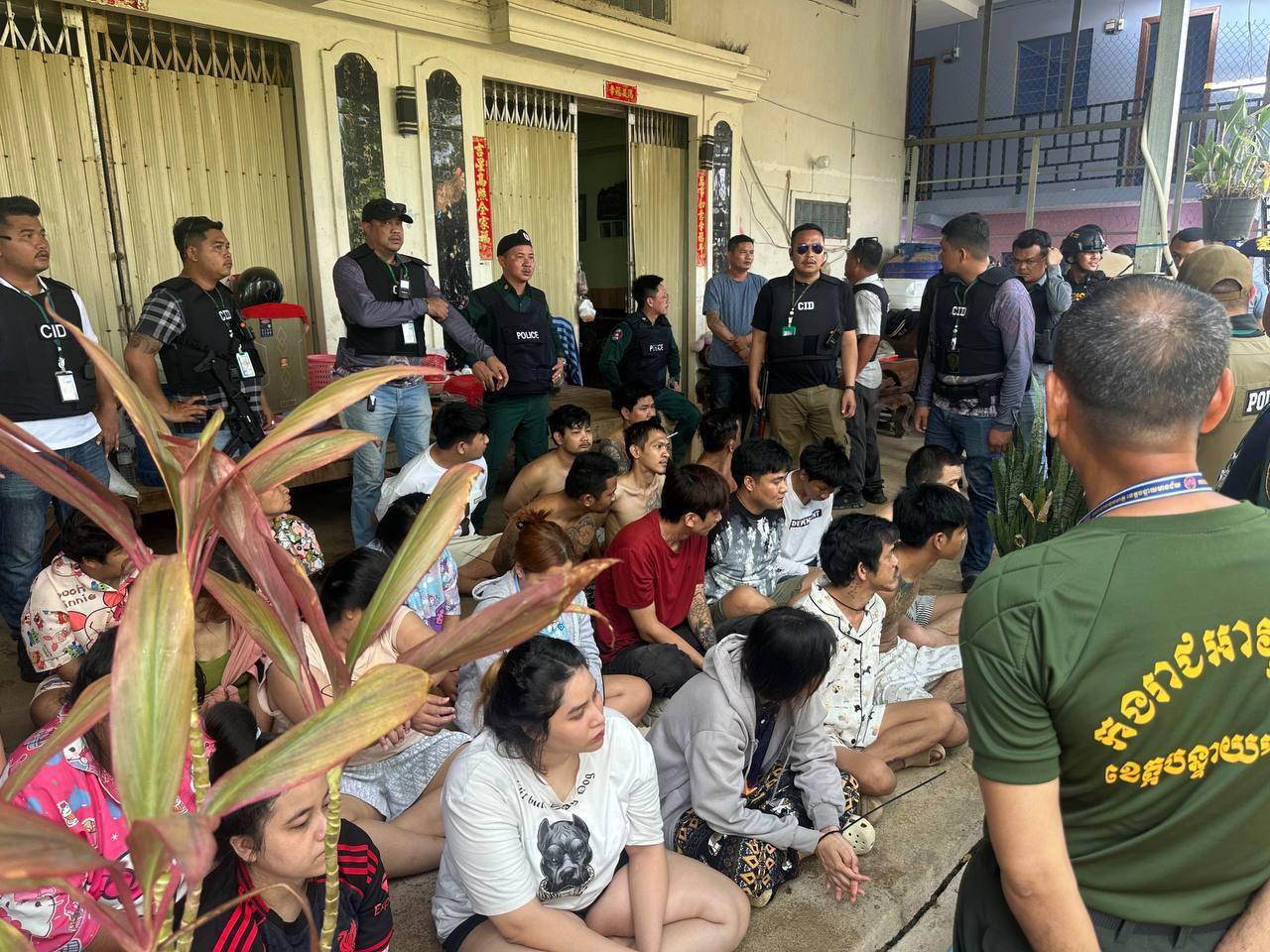 柬埔寨波贝警方突袭出租屋 成功解救 28 名遭非法囚禁泰国公民